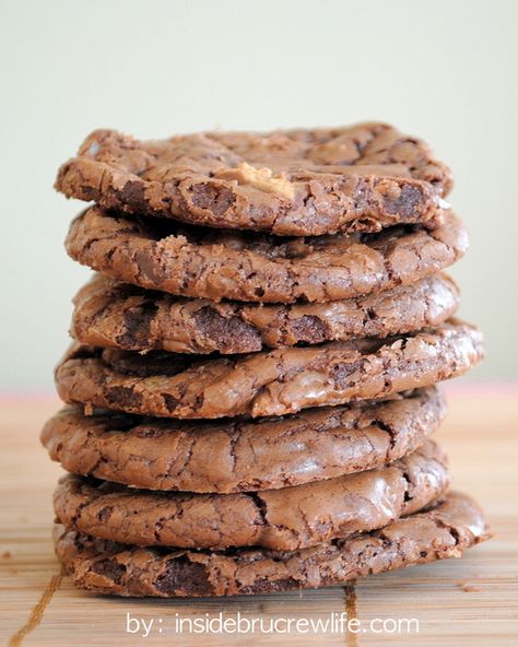 Moose Tracks Cookies - chocolate and peanut butter in one amazing cookie http://www.insidebrucrewlife.com Lunch Snack Ideas, Moose Tracks, Chocolate And Peanut Butter, Cookies Chocolate, Eat Dessert First, Yummy Sweets, White Chocolate Chips, How Sweet Eats, Peanut Butter Cups