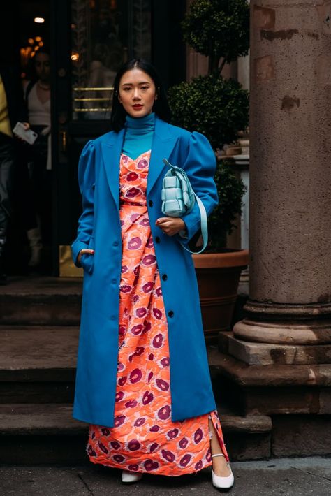 NYFW Day 2 Arty Fashion Style, Layer Outfits Street Style, Artsy Fashion Style, Artsy Woman, Clashing Colours, Maximalism Fashion, Maximalist Outfit, Outfit Ideas 2023, Artsy Fashion