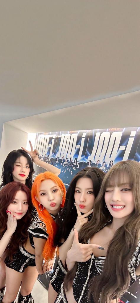 Gidle Group Photo Wallpaper, G Idol Wallpaper, Gidle Wallpapers, G I Dle Wallpaper, G-idle Yuqi, Only Girl, Pop Singers, Group Photos, G I Dle