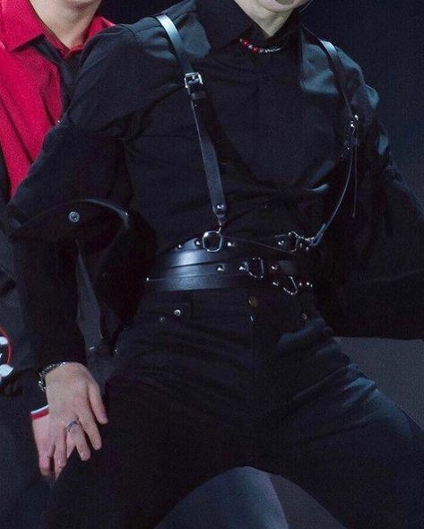 Harness Outfit, Masc Fashion, Harness Fashion, Corset Outfit, 사진 촬영 포즈, Dark Outfits, Prom Outfits, Dark Fashion, Edgy Outfits