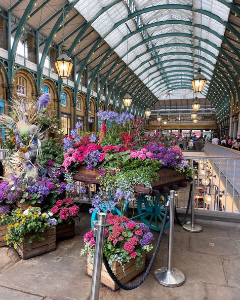 📍Covent Garden, London #london #londonlife #london🇬🇧 #ldn #londontourist #tourist #coventgarden #coventgardenmarket #coventgardenlondon Teddington London, London Travel Photos, London Gardens, London Flats, London Tourist, London Vibes, Covent Garden London, London Trip, London Garden