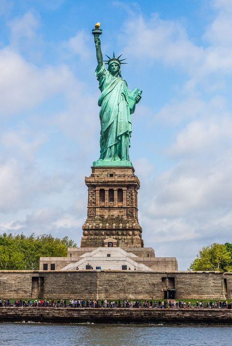 Statue of Liberty tour - one of the best things to do in New York City. #travel #NYC #NewYork #NY #NewYorkCity #familytravel #traveltips New York City Attractions, Statue Liberty, Nyc Itinerary, Travel Nyc, New York Attractions, New York City Vacation, Liberty Island, Nyc Travel, New York Travel Guide