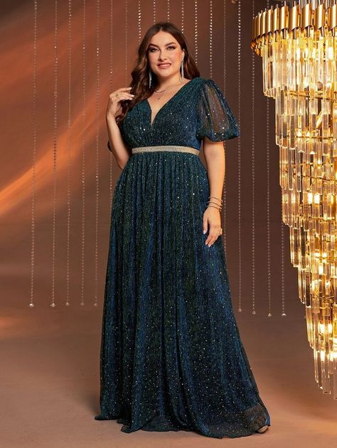 Plus Size Gala Dress Long Sleeve, Simple Plain Gown Design, Gala Dress Long, Plus Size Gala Dress, Plus Prom Dresses, Wedding Reception Outfit, Plunging Neck Dress, Reception Outfit, Long Gown Design