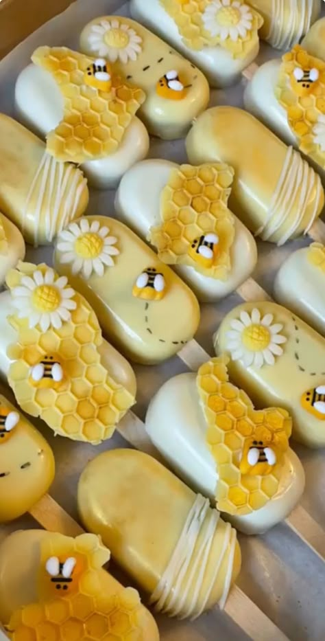 Bee Cakesicles, Bee Themed Cake, Bee Cake Pops, Chocolate Covered Desserts, Half Birthday Cakes, Bee Cakes, Fantasy Cake, Baby Shower Cake Pops, Baby Shower Deco