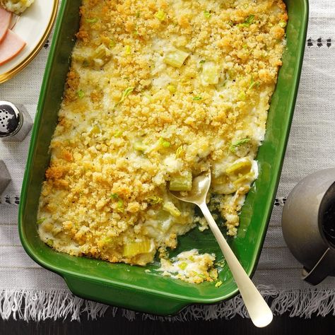 Celery Gratin Celery Gratin, Spanakopita Casserole, Lemon Tiramisu, Winter Side Dishes, Christmas Side Dish Recipes, Herbed Potatoes, Pineapple Casserole, Celery Recipes, Pilaf Recipe