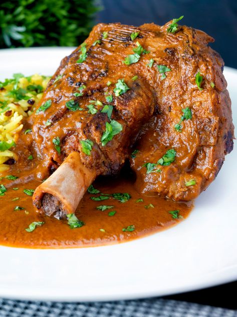 Lamb Shank Curry, Mughlai Cuisine, Lamb Tagine Recipe, Middle Eastern Recipes Arabic Food, Lamb Shanks Slow Cooker, Yoghurt Sauce, Lamb Shank Recipe, Delicious Food Image, Slow Cooker Lamb