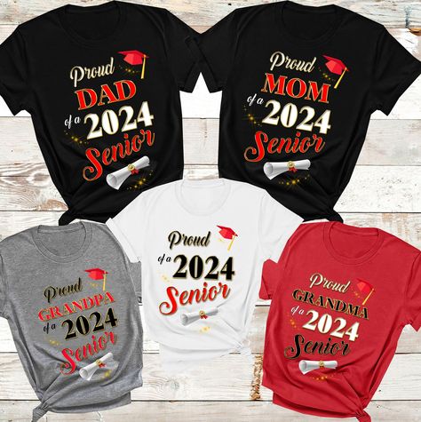 Diy Graduation Party Centerpieces, Family Graduation Shirts, Graduation Shirts For Family, Fun Family Photos, Proud Family, Proud Mom Quotes, Graduation Party Centerpieces, Graduation Party Planning, Matching Family Shirts