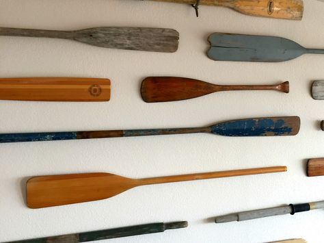 Hanging oars on a wall.  Post shows easy way to hang oars using picture hangers. Oars On Wall, Oars On Wall Decor, Oars On Wall Decor Ideas, Boat Oars Decor, Driftwood Star, Camp Themes, Sauna Ideas, Coastal Ideas, Beachy Crafts