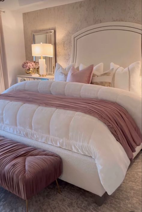 Classy Room Decor, Home Decor Cozy, Luxury Room Bedroom, Classy Bedroom, By Any Means Necessary, Home Decor Ideas Living Room, Woman Bedroom, Home Decoration Ideas, Redecorate Bedroom