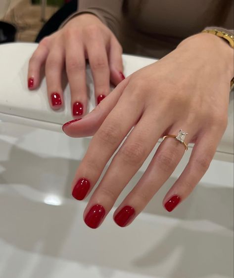 red nails nail polish coral red cherry Red Nails Natural Nail, Classic Nails Summer, Parisian Red Nails, Red Nails On Natural Nails, Classic Red Nails Short, Red Gel Manicure Short Nails, Classic Nails Red, Red Classic Nails, Gel X Red Nails