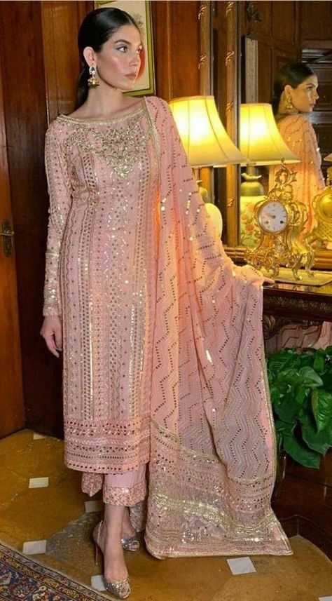 Nikkah Dress, Pakistani Dresses Casual, Pakistani Fashion Party Wear, Party Wear Indian Dresses, Pakistani Dress Design, Indian Designer Outfits, Indian Fashion Dresses, Outfits Winter, Pakistani Outfits