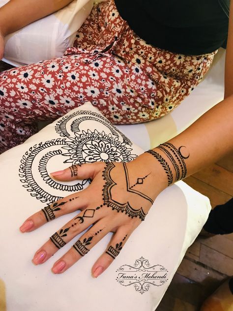 Henna Birthday Designs, Jagua Henna Designs, Jagua Design, Motif Henna, Henna Leg, Henna Motive, Arm Henna, Indian Henna Designs, Henne Tattoo