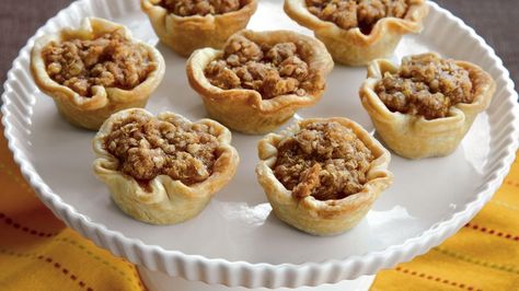 These Pillsbury® pie crust tassies with creamy canned pumpkin pie filling are the perfect size satisfying dessert to enjoy as an elegant finish to a meal. Apple Pie Streusel Topping, Pumpkin Streusel, Perfect Pumpkin Pie, Pumpkin Pie Mix, Mini Apple Pies, Bite Size Desserts, Apple Pies, Mini Apple, Mini Pies