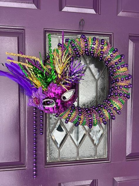 Beads and bling: It's a Mardi Gras thing. Lets add some sparkle to those doors this Mardi Gras with this simple, colorful beaded wreath. Supplies needed: Styrofoam Wreath ( 12 inch used) 6mm fused pearl beads (purple, green Craft Night Projects, Mardi Gras Art, Mardi Gras Diy, Diy Wreath Ideas, Beaded Wreath, Useful Crafts, Themed Wreaths, Madi Gras, Mardi Gras Ideas