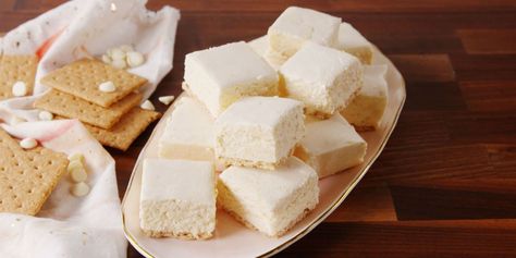 Best Cheesecake Fudge Recipe - How to Make Cheesecake Fudge Cheesecake Fudge Recipe, Cheesecake Fudge, Yummy Candy, Cheesecake Pudding, Fudge Recipes Easy, Best Cheesecake, Fudge Easy, Marshmallow Fluff, Homemade Candies