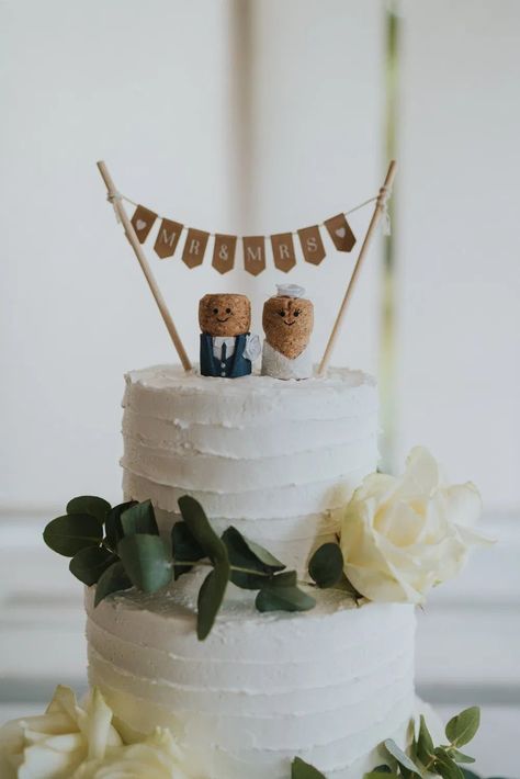 Diy Cake Topper Wedding, Unconventional Wedding Cake, Wedding Cake Topper Ideas, Simple Wedding Cake Toppers, Greenery Cake, Diy Wedding Cake Topper, Barn Wedding Cakes, Cake Topper Ideas, Simple Cake Topper