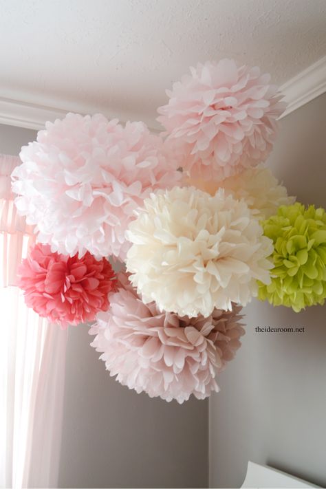 Kraf Kertas, Tissue Paper Crafts, Paper Decorations Diy, Tissue Pom Poms, Diy Flores, Fleurs Diy, Tissue Paper Pom Poms, Paper Pom Poms, בר מצווה