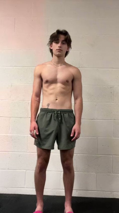 Johnny Orlando Shirtless, Male Pose Reference, Sonic Heroes, Johnny Orlando, Famous Singers, Future Boyfriend, Celebrities Male, Mens Fitness, Celebrity Crush