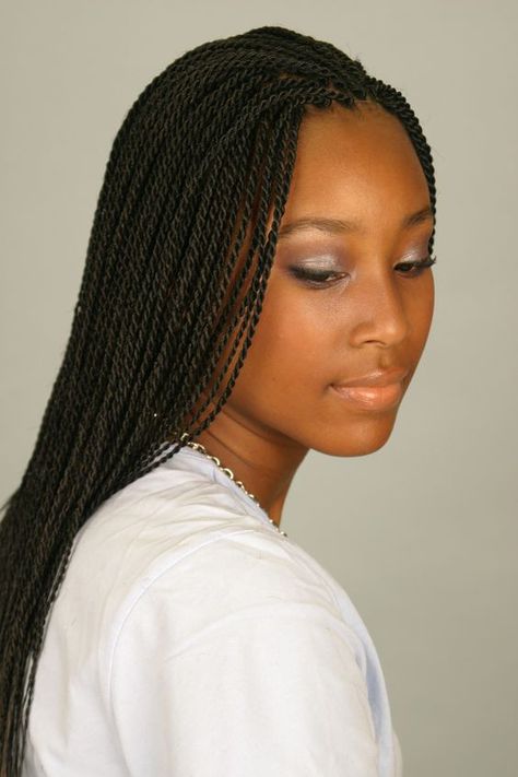 Small Senegalese Twists Senegalese Braids, Senegal Twist, Senegalese Twist Styles, Senegalese Twist Crochet Hair, Senegalese Twist Hairstyles, Senegalese Twist Braids, Long Box Braids, Twist Styles, Twist Braid Hairstyles