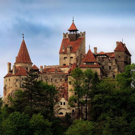 Bran Castle in Bran, Romania Draculas Castle Romania, Bran Castle Romania, Castle Romania, Bran Castle, Willow Creek, Sims 4 Custom Content, Travel Goals, Barcelona Cathedral, Romania