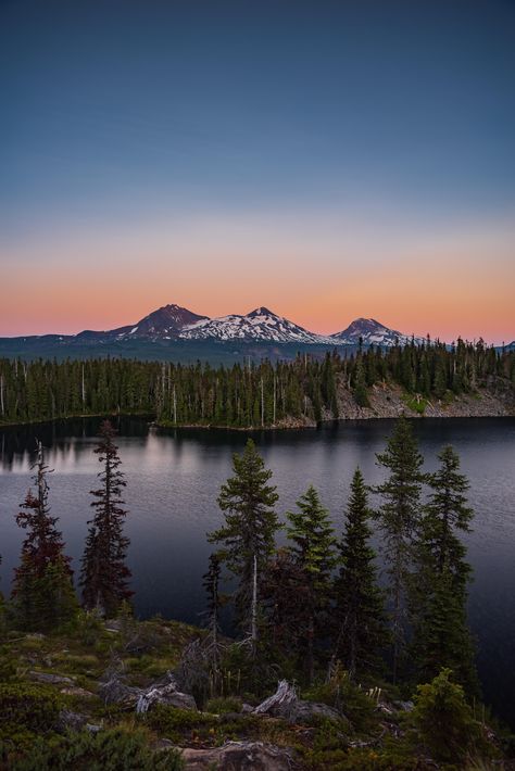 Three Sisters Oregon. [4911x7360] [OC]  Click the link for this photo in Original Resolution.  If you have Twitter follow twitter.com/lifeporn5 for more cool photos.  Thank you author: https://bit.ly/3dKWhR8  Broadcasted to you on Pinterest by pinterest.com/sasha_limm  Have The Nice Life! Oregon Aesthetic, Oregon Mountains, National Geographic Photography, Oregon Landscape, Sisters Oregon, Beautiful Oregon, Middle Sister, Mountain High, Pure Happiness