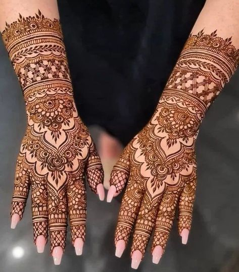 Brides Mehndi, Finger Designs, Henna Flowers, Mehendi Bridal, Wedding Henna Designs, Mehndi Bridal, Palm Henna, Henna Flower, Henna Hands