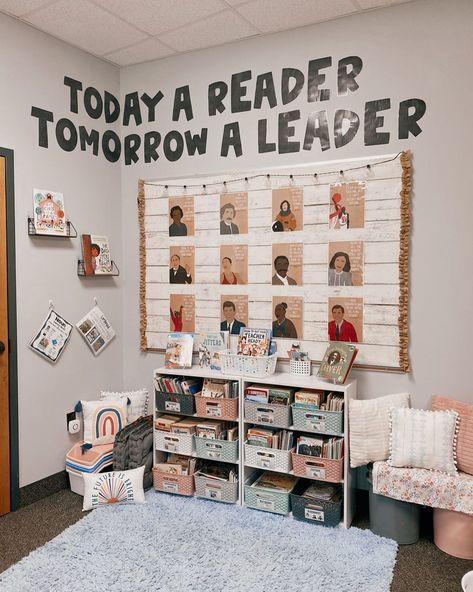 The class reading nook of my literal DREAMS🤩🥺 I am so happy to say I’m done with this corner and I couldn��’t be more in love!!! 📚✨ A big… Reading Nook Classroom, Classroom Setup Elementary, Reading Corner Classroom, Teaching Classroom Decor, Classroom Goals, Classroom Makeover, Classroom Layout, Elementary Classroom Decor, Elementary School Classroom