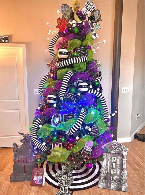 Beetlejuice Christmas tree scary themed Beetlejuice Tree Topper, Purple And Black Christmas Tree, Beetle Juice Christmas Tree, Beetlejuice Tree, Beetlejuice Christmas Tree, Batman Christmas Tree, Beetlejuice Decor, Halloween Christmas Tree, Nightmare Before Christmas Tattoo