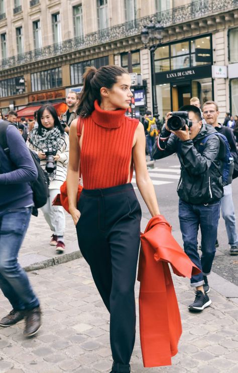 PPDT amour où votre dans la vie — http://www.prettypicsdelightfultips.tumblr.com Sleeveless Turtleneck Outfit, Red Sweater Outfit, Turtleneck Outfit, Sweater Outfit, Sienna Miller, Sleeveless Turtleneck, Looks Street Style, Outfit Look, Street Look