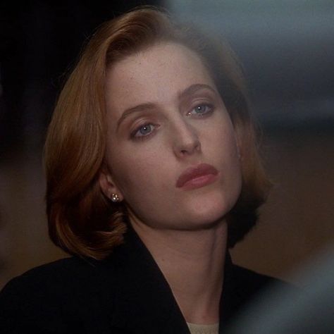 Dana Scully Makeup, Mini Skirt Suit, David And Gillian, Women's Office, Long Blazer Jacket, Bodycon Mini Skirt, Dana Scully, Gillian Anderson, Long Blazer