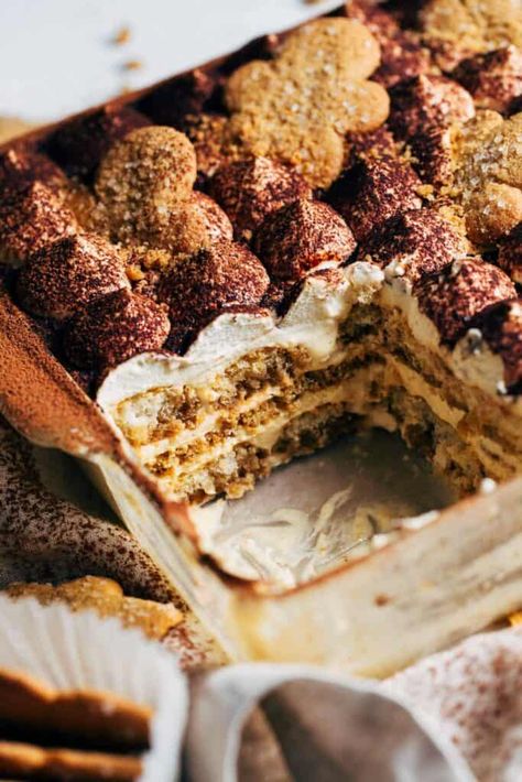 Gingerbread Tiramisu - Butternut Bakery Gingerbread Eggnog Tiramisu, Holiday Party Food Desserts, Cranberry Orange Tiramisu, Egg Nog Tiramisu, December Dessert Ideas, Thanksgiving Dessert Aesthetic, Holiday Dessert For A Crowd, Chocolate Winter Desserts, Christmas Entremet Desserts