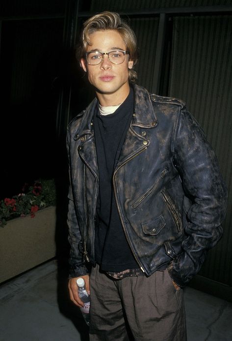 Brad Pitt's 50 Most GQ Moments | GQ 90s Fashion Men, Popular People, Hot Actors, Men Vintage, Loose Pants, Distressed Leather, Lady And Gentlemen, Good Looking Men, Brad Pitt