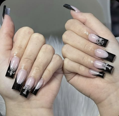 Cute Nails Without Charms, Goth Cross Nails, Coffin Y2k Nails, Cross French Tip Nails, Y2k Black Nails, Black Cross Nails, Y2k Nails Black, Cross Nail Designs, Bday Nails