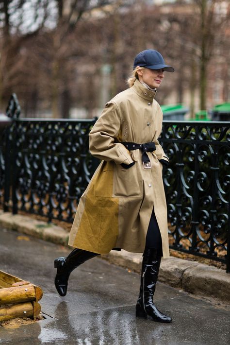 Suzanne Koller Cozy Rainy Day Outfit, Suzanne Koller, Rainy Outfit, Rainy Day Outfits, Cozy Rainy Day, Coffee Date Outfits, Preppy Fall Outfits, Dark Days, Preppy Fall