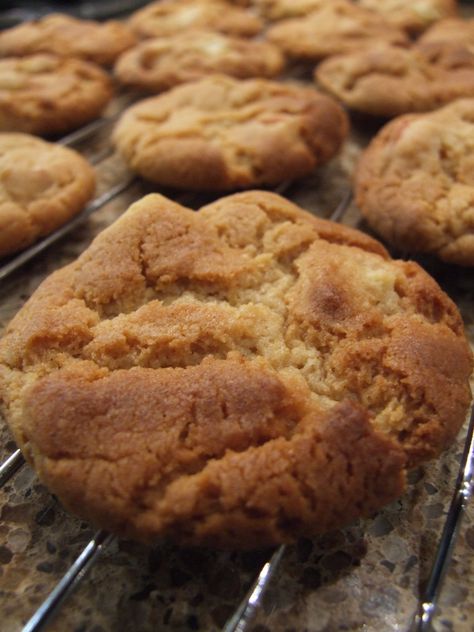 Rosh Hashanah! Golden, soft-chewy with apple pieces, these gorgeous apple & honey cookies are richly flavoured and indulgent. Shana Tovah, Rosh Hashana Recipes, Fruitcake Cookies, Fruit And Honey, Apple And Honey, Rosh Hashanah Recipes, Candied Fruits, Apple Honey, Kosher Cooking