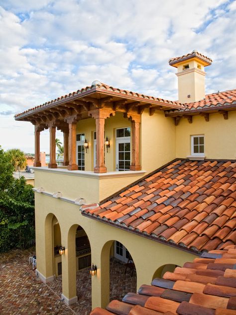 This Spanish style home features clay tiles for the roofing and a white/cream exterior. The bottom and top floors both show an arcade of arches. The roof that covers the top porch area is flat, which you see a lot in Spanish style roofs. Mexican Style House, Mexican Style Homes, Spanish Tile Roof, Mediterranean Exterior, Houses In Mexico, Hacienda Style Homes, Mexico House, Mediterranean Style Homes, Adobe House