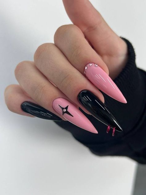 Black And Pink Aesthetic Nails, Pointy Dark Nails, Black And Pink Gel Nails, Alt Nails, Nail Sunny, Pink Stiletto Nails, Acrylic Nails Stiletto, Punk Nails, Gothic Nails