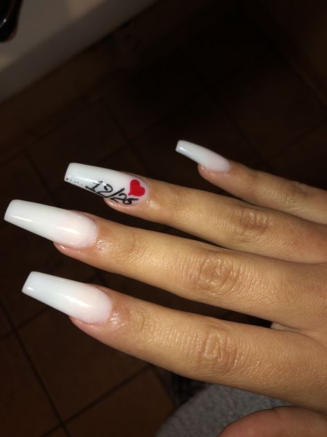 Boyfriend Birthday Nails, Red French Tip Nails With Initial, Date Nails Ideas, Simple Valentines Nails Coffin, Wedding Anniversary Nails Ideas, White Nails Valentines Day, Valentines Day Nails Initials, Valentines Nails White, Nails For Boyfriend