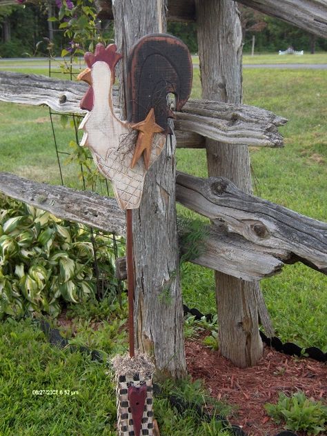 Rooster Craft, Primitive Garden Decor, Wood Yard Art, Primitive Wood Crafts, Chicken Crafts, Barn Wood Crafts, Farmhouse Crafts, Rooster Decor, Farm Crafts