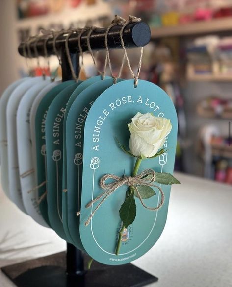 Bloom Bar, Gift Card Displays, Wedding Sign Decor, Rose Flower Arrangements, Art Therapy Projects, Mexican Party Theme, Small Business Packaging Ideas, Flower Gift Ideas, Diy Gift Box