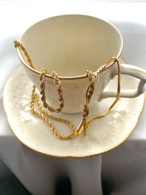 Teacup Jewelry, Tea Cup Jewelry, Cafe Mug, Classic Cafe, Mug And Saucer, Photos Inspo, Jewelry Board, Elegant Jewelry, Glass Cup