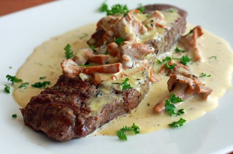 Steak With Creamy Chanterelle Sauce Recipe - The Daring Gourmet Diner Recept, Salad Pasta, Think Food, Mushroom Sauce, Beef Dishes, Steak Recipes, Iftar, Meat Dishes, Meat Recipes