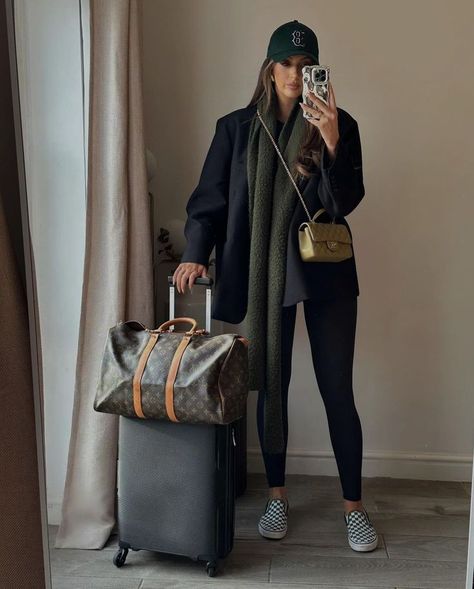 Looking for airport outfits that impress? These airport outfit ideas offer a perfect blend of style and comfort, making them ideal for stylish women on the go. Travel in comfort and style with these outfits. #airportoutfitsforwomen #airportoutfitideas #stylishoutfits#FlightJacketFashion #CasualStyleTips #CoolJacketLooks #AviationInspired #StylishOuterwear #FashionableFlight #JacketStylingIdeas #EffortlesslyCool Outfits For The Airport, Long Haul Flight Essentials, Outfit Ideas Stylish, Comfortable Airport Outfit, Airport Outfit Winter, Chic Airport Outfit, Matching Loungewear Set, Airport Outfit Ideas, Chic Travel Outfit