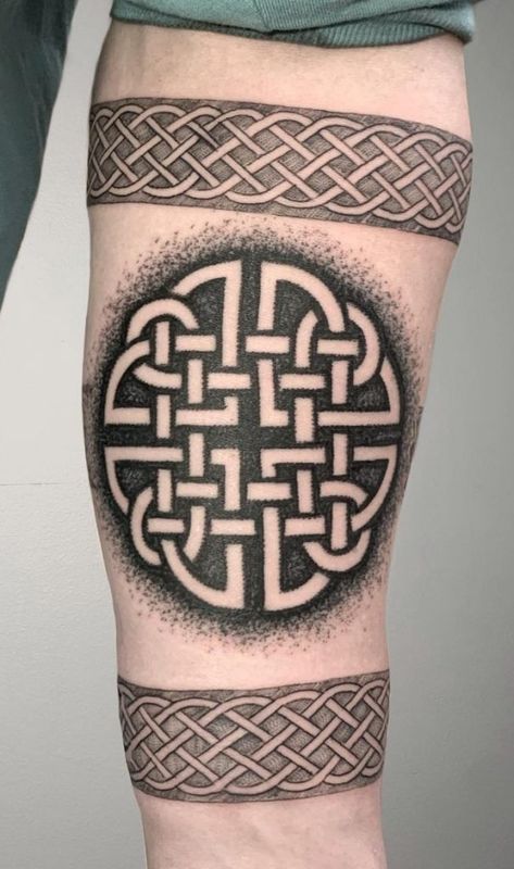 Knot Tattoo Meaning, Dara Knot Tattoo, Tattoo Meaning Ideas, Celtic Band Tattoo, Knot Tattoos, Celtic Wolf Tattoo, Celtic Motherhood Knot, Celtic Shield Knot, Trinity Knot Tattoo