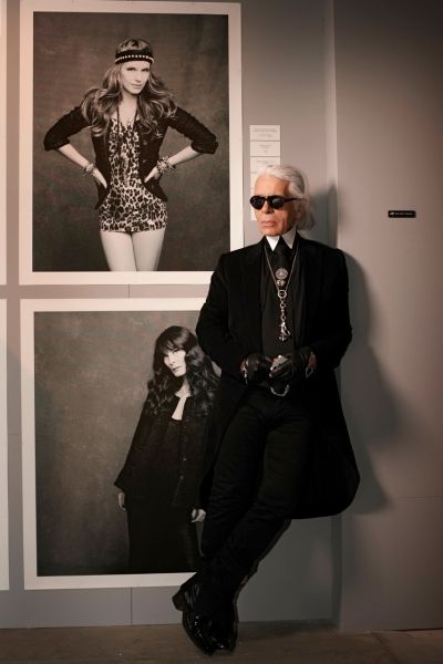 Karl Lagerfeld Karl Lagerfeld Aesthetic, Carl Lagerfeld, Karl Lagerfeld Choupette, Carine Roitfeld, German Fashion, Vogue Japan, Big Guy, Top Models, Signature Look