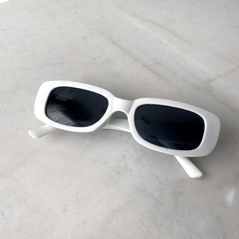 White Fashionable Sunglasses White Frame Sunglasses, Fashionable Sunglasses, Soulja Boy, White Sunglasses, White Square, Winx Club, Sunglasses Shop, Sunglass Frames, Fashion Sunglasses