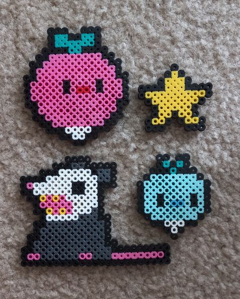 Dadish themed perler beads! Perler Bead Ideas Anime, Snake Perler Beads, Therian Perler Bead, Perler Art Pattern, Pearly Beads Ideas, Perler Bead Memes, Pearler Bead Design Aesthetic, Shark Perler Beads, Y2k Perler Beads