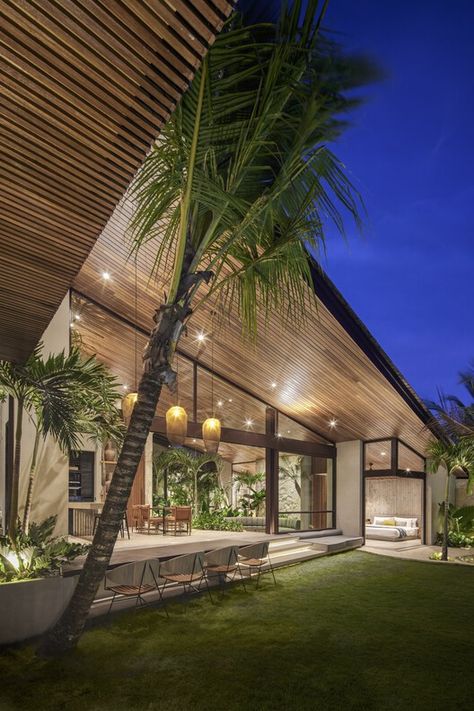 Tropical Modern House, West Indies Home, Brazil Houses, Coconut Aesthetic, Biophilic Architecture, Beach Houses Architecture, Modern Tropical House, Bali House, House Design Pictures