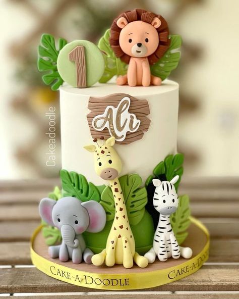 Cake Design: Where Taste and Art Converge Zoo Theme Birthday Cake, Safari Birthday Party Food, Kue Disney, Album Cake, Jungle Safari Cake, Jungle Birthday Cakes, Safari Baby Shower Cake, Children Cake, Jungle Theme Cakes