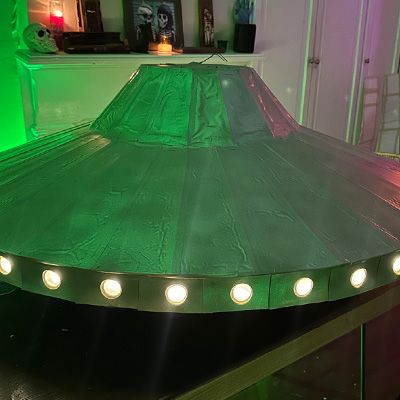 48" flying saucer Halloween decoration | Manning Makes Stuff Outer Space Halloween Decorations, Trunk Or Treat Alien Theme, Alien Halloween Yard Decorations, Diy Ufo Decoration, Alien Halloween Decorations Diy, Alien Trunk Or Treat Ideas, Diy Ufo Flying Saucer, Diy Alien Decorations, Diy Flying Saucer